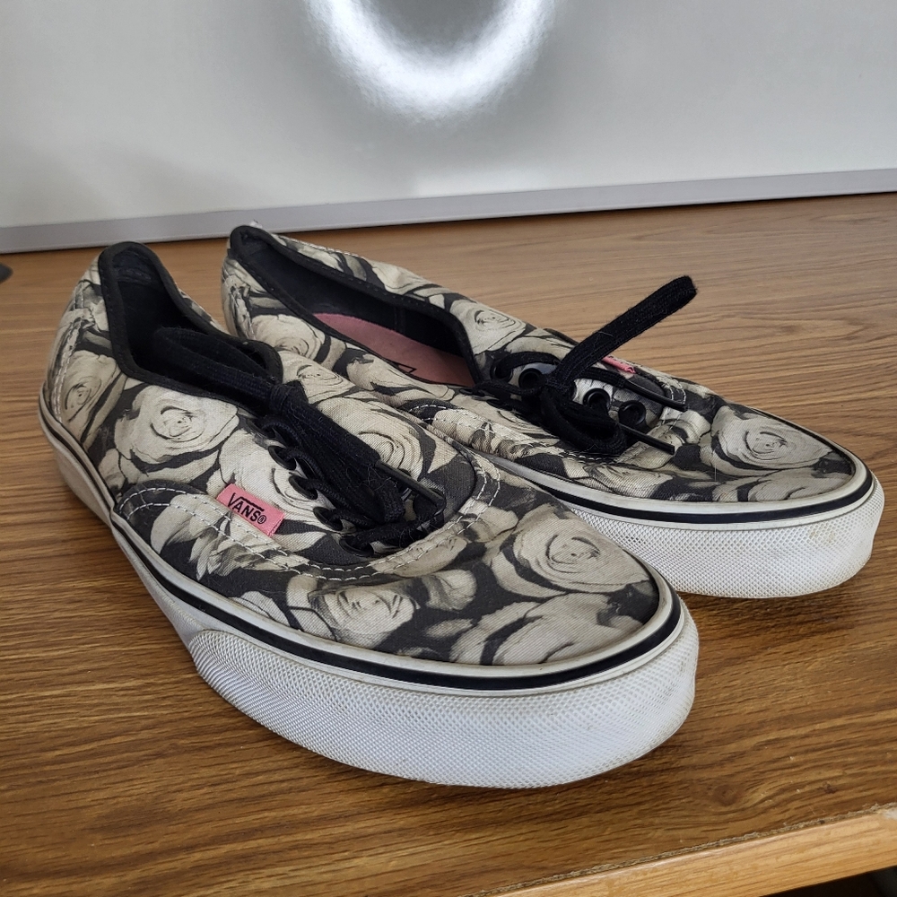 Vans Black Canvas Sneakers with Cream Rose Print Mens 8 Womens 9.5